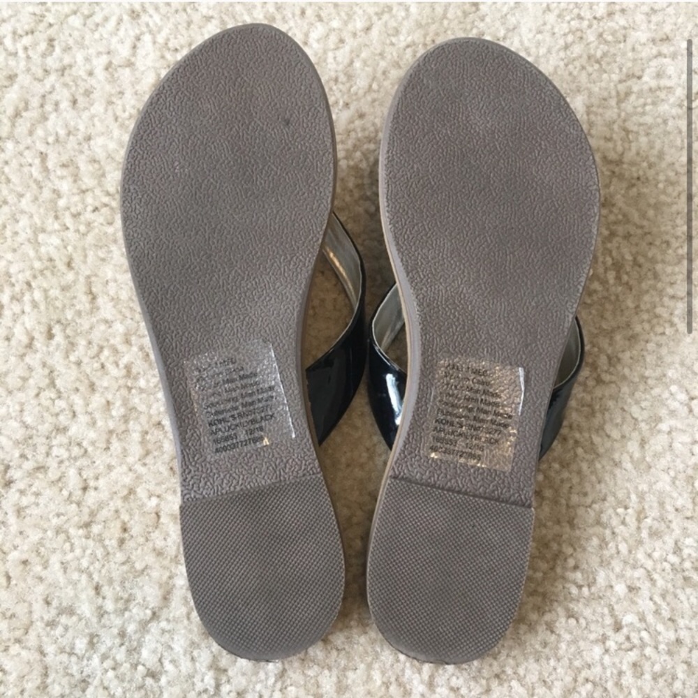Apt 9 Black & Silver Women’s Sandals Size 7 - Picture 2 of 5